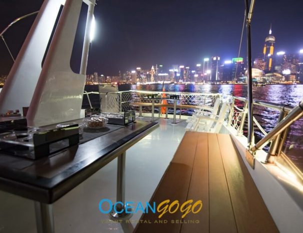 oceangogo夜遊維港-上層甲板