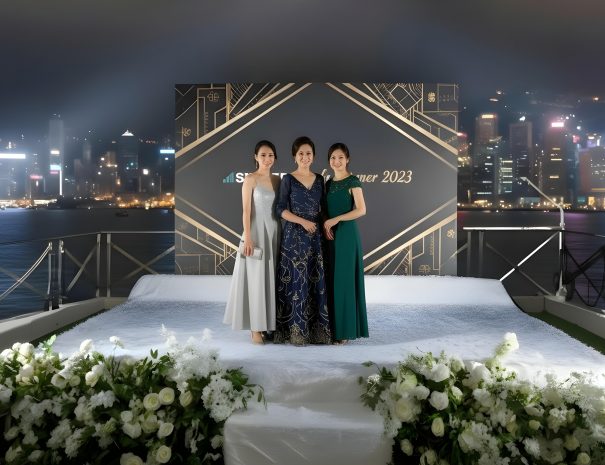 freepik_edit_A-very-close-up-Three-Asian-women-are-standing-on- (1)