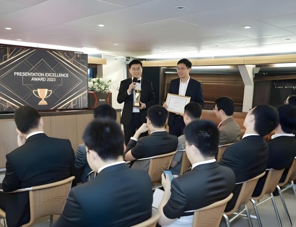 freepik_edit_change-the-presentation-scene-to-some-award-for-pr