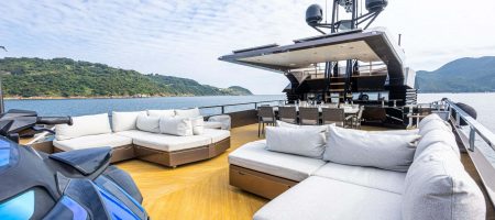 Yacht Bow - Flybridge