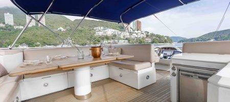 Yacht Bow - Flybridge