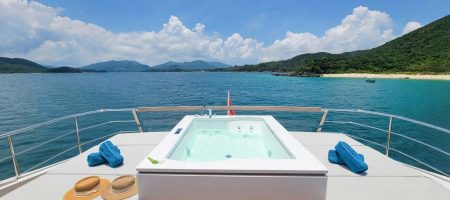 Yacht Bow - jacuzzi