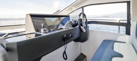 遊艇內部-駕駛艙