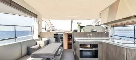 遊艇內部-主客廳