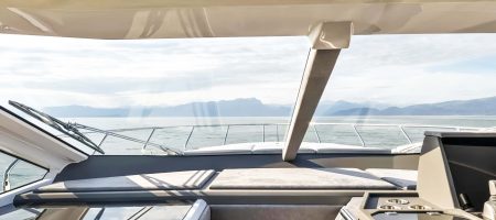 遊艇內部-駕駛艙