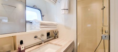 Yacht Interior - Master En Suite