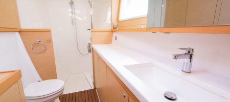 Yacht Interior - Master En Suite