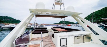 Yacht Bow - Flybridge