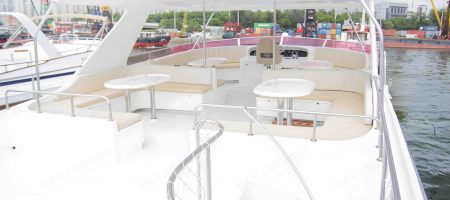 Yacht Bow - Flybridge