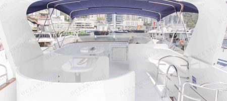 Yacht Bow - Flybridge