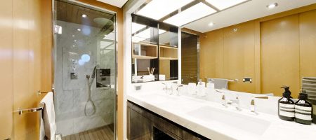 Yacht Interior - Master En Suite