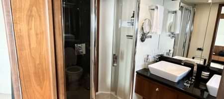 Yacht Interior - Master En Suite