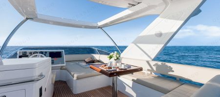 Yacht Bow - Flybridge