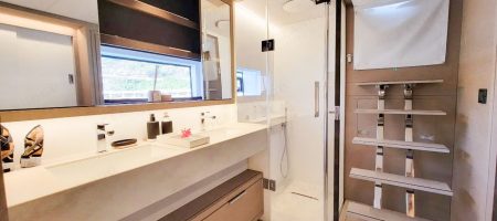 Yacht Interior - Master En Suite